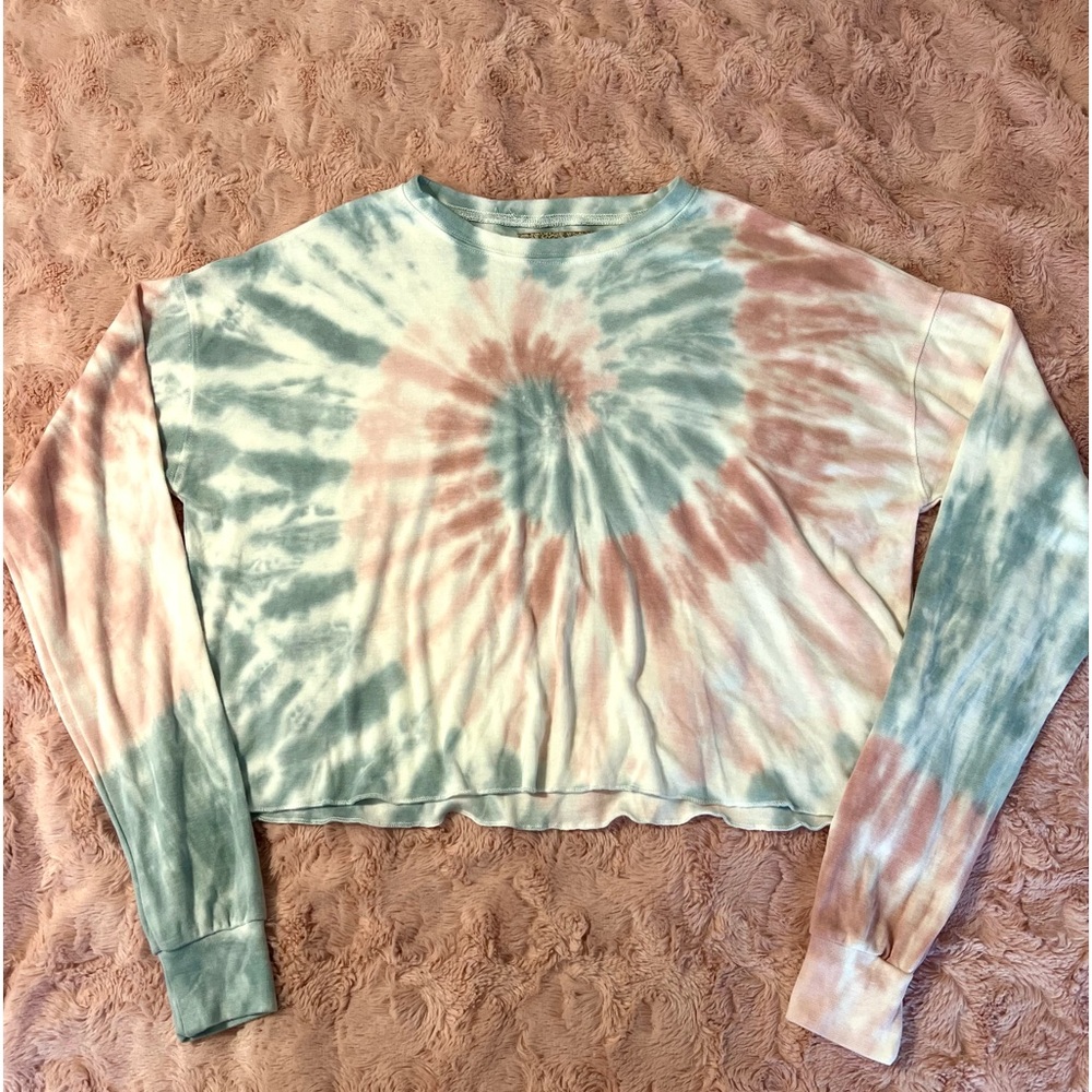pink, white, and teal boathouse brand cropped long sleeve